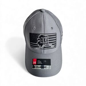 Under Armour UA  Fitted ALASKA The Last Frontier AmericanFlag Hat Gray Black M L